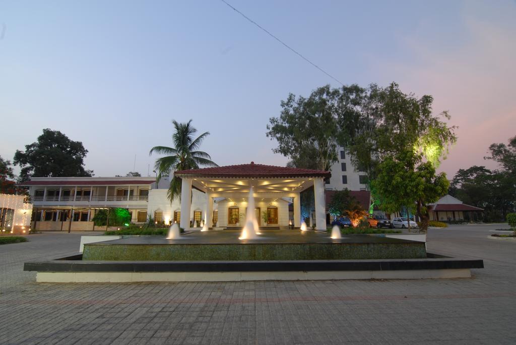 Chanakya Bnr Hotel Ranchi Exterior photo