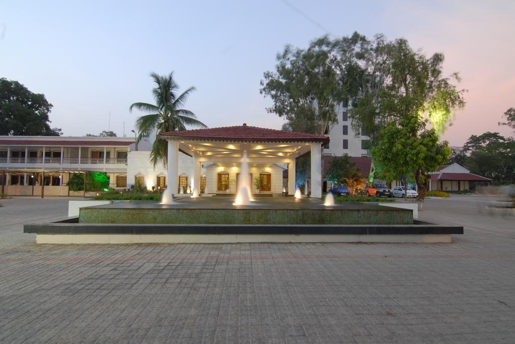 Chanakya Bnr Hotel Ranchi Exterior photo