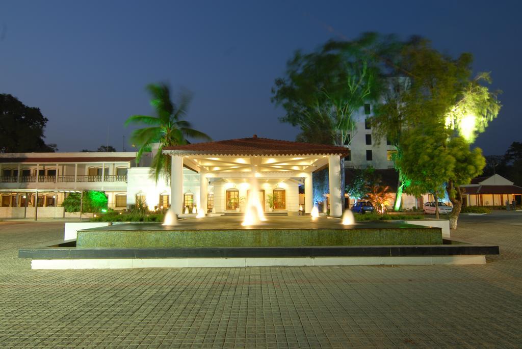 Chanakya Bnr Hotel Ranchi Exterior photo